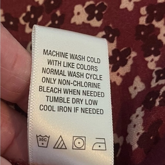 West Kei Women’s Floral Plus Size Blouse - Picture 6 of 6